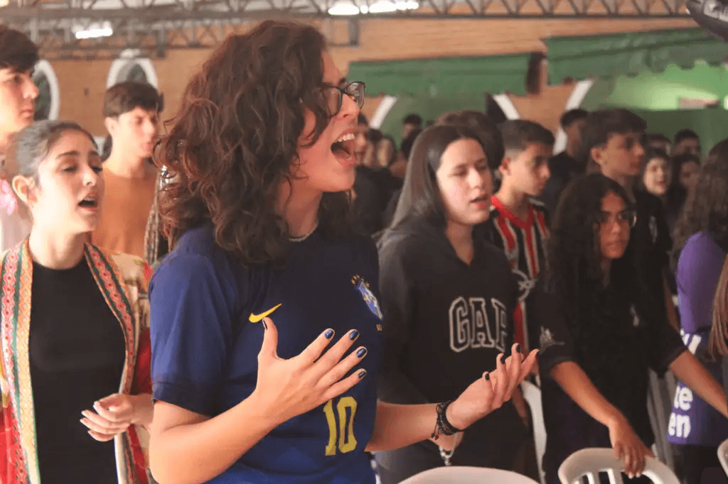 Momento de louvor no Jubateen